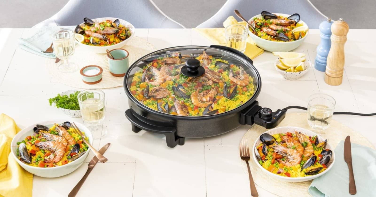 Elektrische hapjespan op tafel